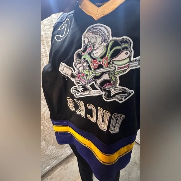 Mighty Ducks Charlie Conway Vintage 1992 Hockey Jersey UC Shirts